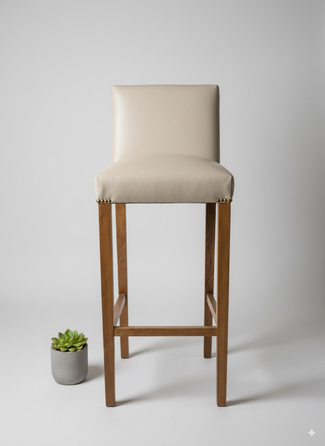 Taburete de madera y cuero - Imagen 2